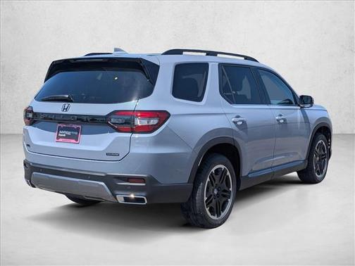 Sonic Gray Pearl 2026 Honda Pilot Touring 8-Passenger