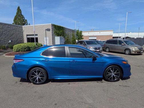 Blue Streak Metallic 2020 Toyota Camry SE