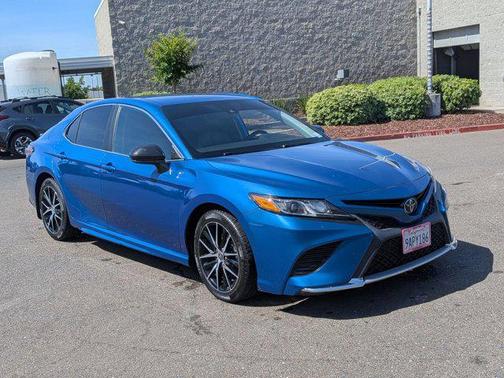 Blue Streak Metallic 2020 Toyota Camry SE