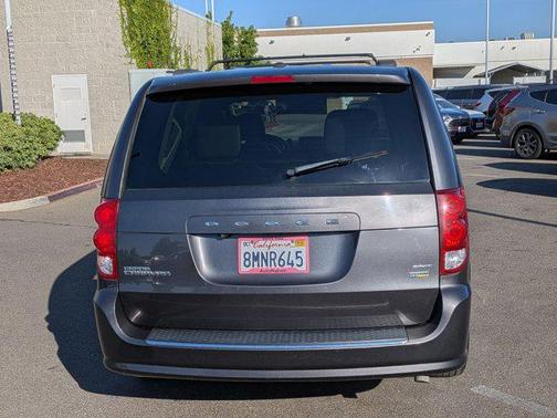 Granite Pearlcoat 2018 Dodge Grand Caravan SXT