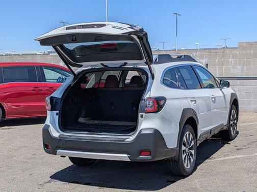 Crystal White Pearl 2024 Subaru Outback Touring
