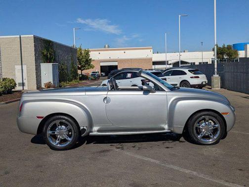 2004 Chevrolet SSR LS