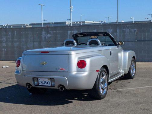 2004 Chevrolet SSR LS