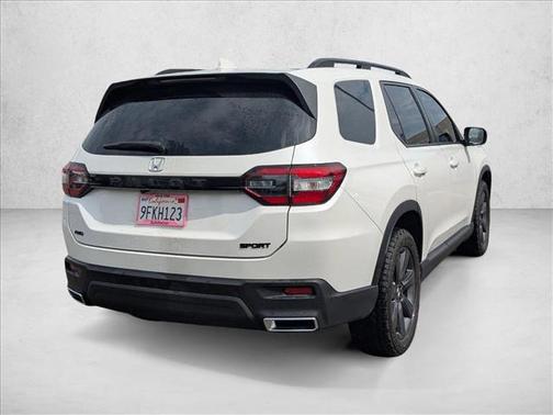 Platinum White Pearl 2023 Honda Pilot AWD Sport