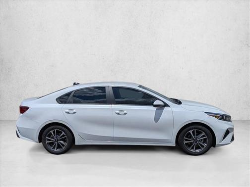 Snow White Pearl 2024 Kia Forte LXS