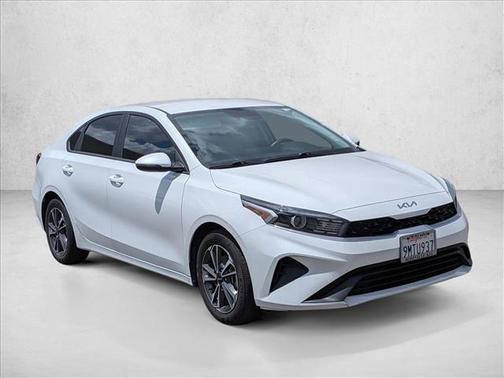 Snow White Pearl 2024 Kia Forte LXS