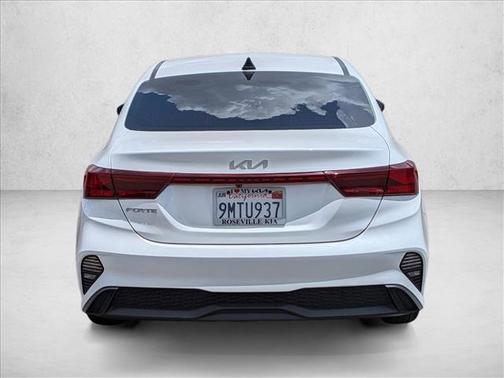 Snow White Pearl 2024 Kia Forte LXS