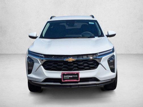 Summit White 2025 Chevrolet Trax LT