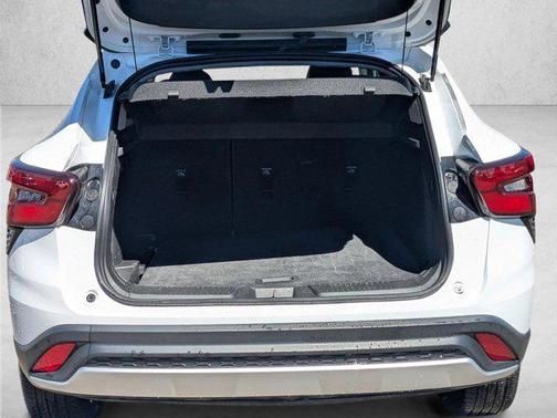 Summit White 2025 Chevrolet Trax LT