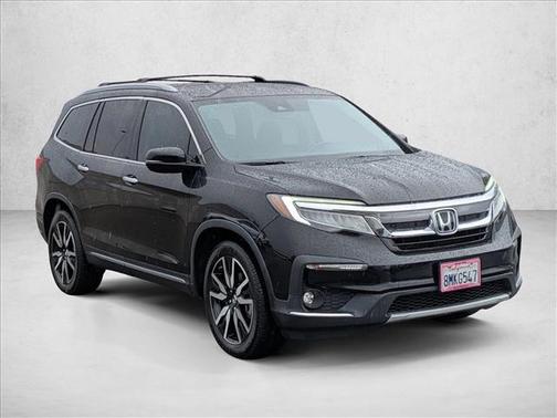 Crystal Black Pearl 2019 Honda Pilot Touring 8-Passenger