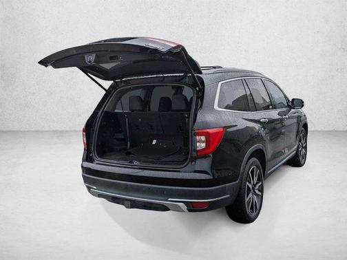 Crystal Black Pearl 2019 Honda Pilot Touring 8-Passenger