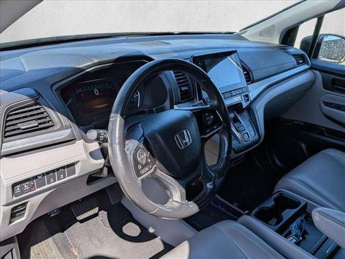 White Diamond Pearl 2018 Honda Odyssey Touring