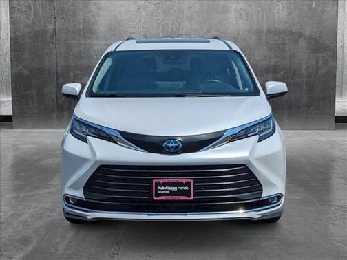 2023 Toyota Sienna XLE 8 Passenger