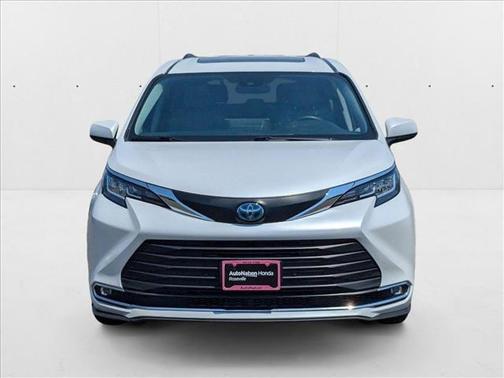 2023 Toyota Sienna XLE 8 Passenger
