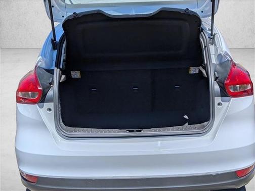 Oxford White 2017 Ford Focus SE