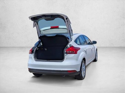 Oxford White 2017 Ford Focus SE