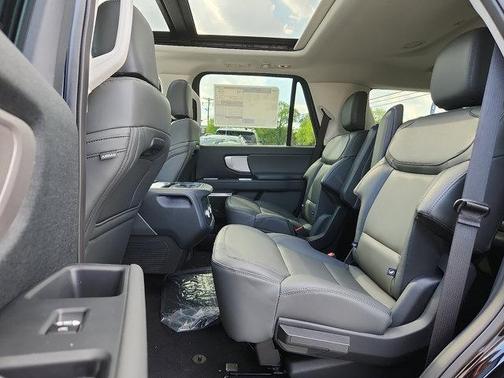 Agate Black Metallic 2026 Ford Expedition Active