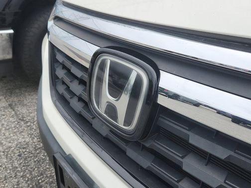 White 2019 Honda Ridgeline RTL-E