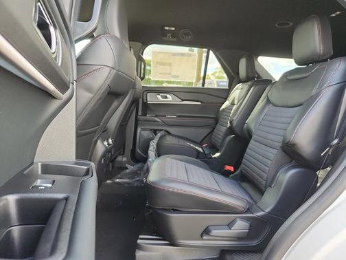 Star White Metallic Tri-Coat 2026 Ford Explorer ST-Line