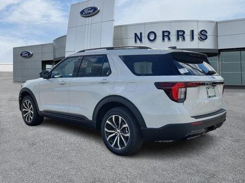 Star White Metallic Tri-Coat 2026 Ford Explorer ST-Line