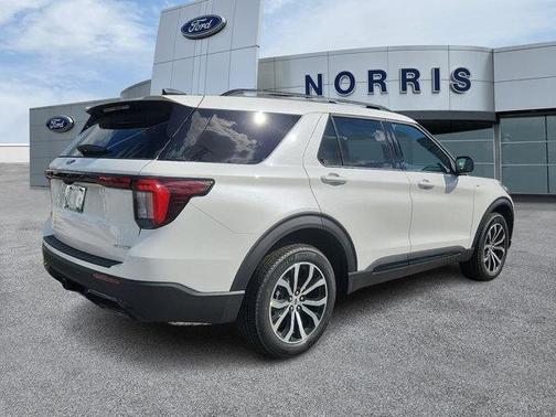 Star White Metallic Tri-Coat 2026 Ford Explorer ST-Line
