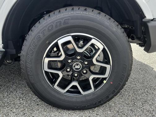 Oxford White 2026 Ford Bronco Outer Banks