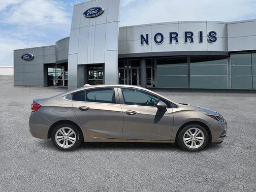 Pepperdust Metallic 2018 Chevrolet Cruze LT