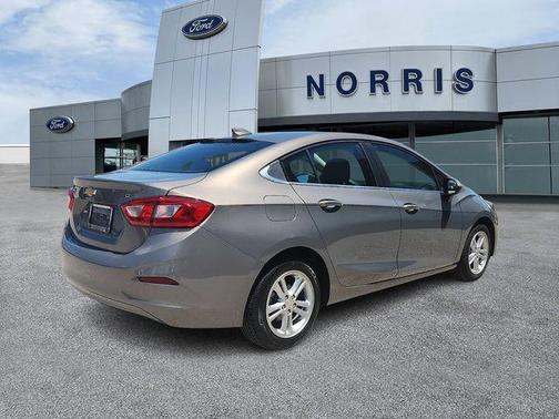 Pepperdust Metallic 2018 Chevrolet Cruze LT