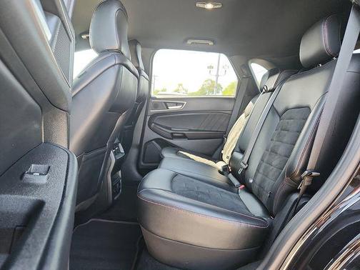 Agate Black Metallic 2023 Ford Edge ST Line
