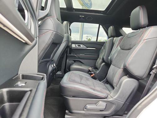 Star White Metallic Tri-Coat 2025 Ford Explorer ST