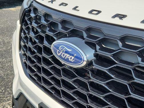 Star White Metallic Tri-Coat 2025 Ford Explorer ST