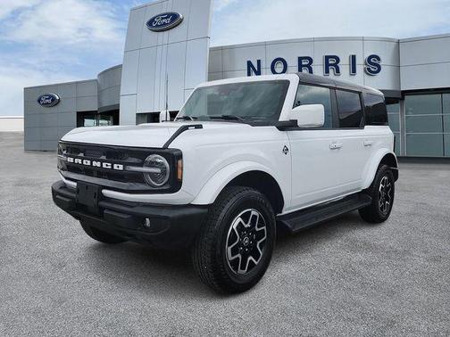 Oxford White 2025 Ford Bronco Outer Banks