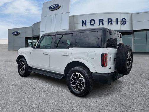 Oxford White 2025 Ford Bronco Outer Banks