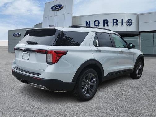 Space White Metallic 2026 Ford Explorer Active