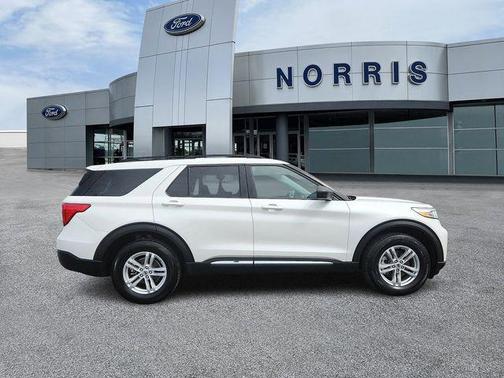 White Metallic 2022 Ford Explorer XLT