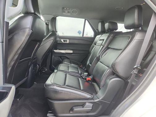 White Metallic 2022 Ford Explorer XLT