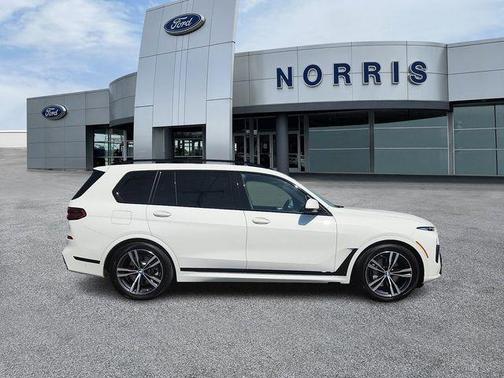 Alpine White 2023 BMW X7 xDrive40i