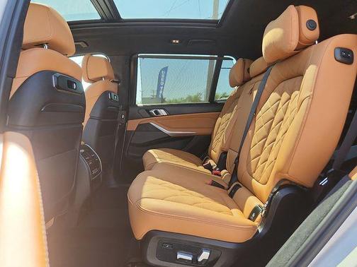 Alpine White 2023 BMW X7 xDrive40i