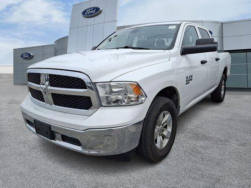 Bright White Clearcoat 2023 RAM 1500 Classic SLT