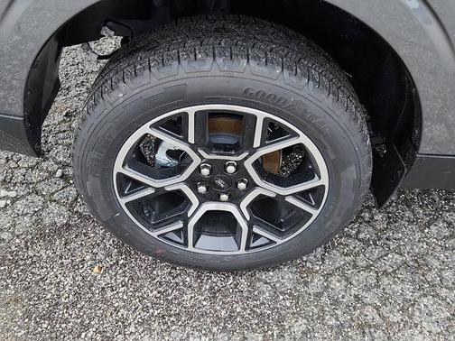 Carbonized Gray Metallic 2026 Ford Maverick Lariat