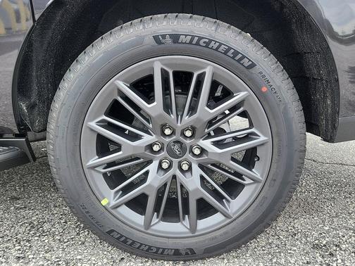Dark Matter Gray Metallic 2026 Ford Expedition Max Platinum