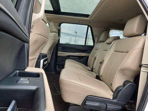 Star White Metallic Tri-Coat 2022 Ford Expedition Max XLT