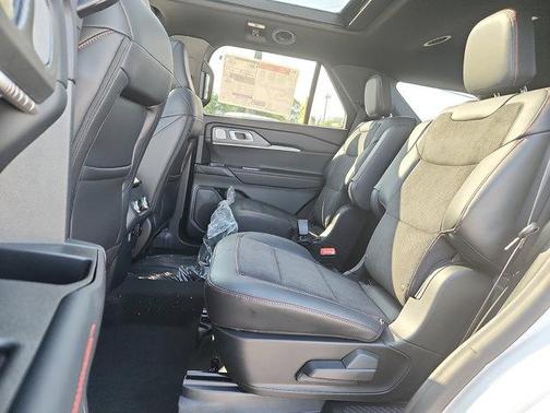 Star White Metallic Tri-Coat 2026 Ford Explorer ST