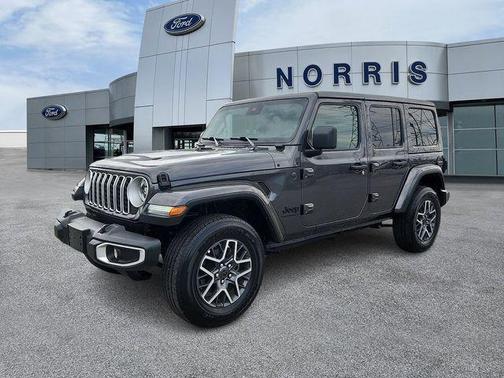 Granite Crystal Metallic Clearcoat 2025 Jeep Wrangler 4-Door Sahara 4x4
