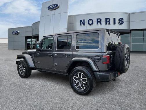 Granite Crystal Metallic Clearcoat 2025 Jeep Wrangler 4-Door Sahara 4x4