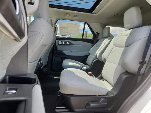 Star White Metallic Tri-Coat 2026 Ford Explorer Platinum