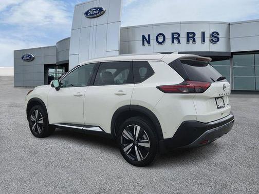 Pearl White Tricoat 2023 Nissan Rogue SL