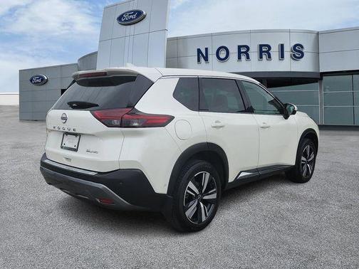 Pearl White Tricoat 2023 Nissan Rogue SL