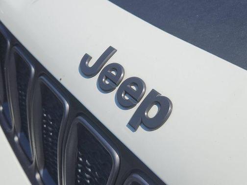 Alpine White Clearcoat 2021 Jeep Renegade Trailhawk