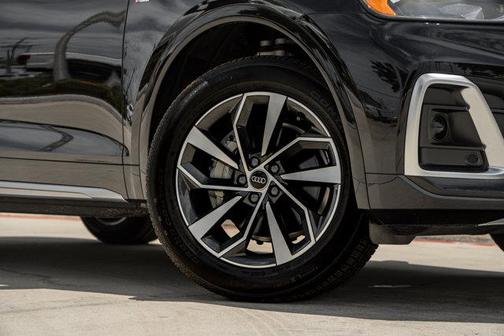 2024 Audi Q5 Premium 45 TFSI S line quattro